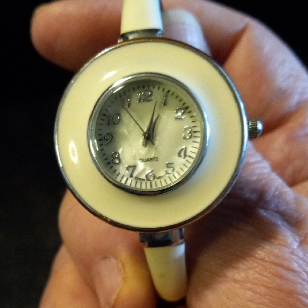 Vintage, Bold Cream enamel with Circular Design and Minimalist Style.